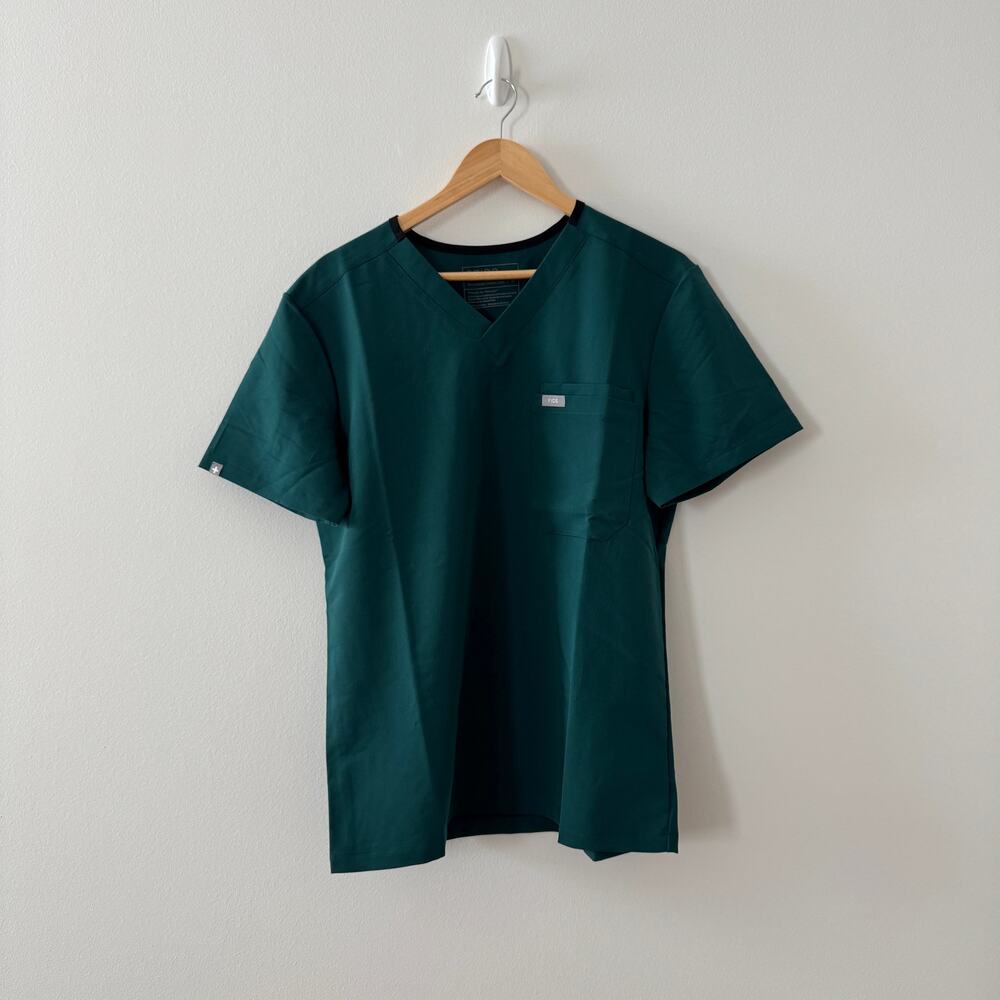 Figs Technical Collection Leon Scrub Top three pocket Mens Medium NWT